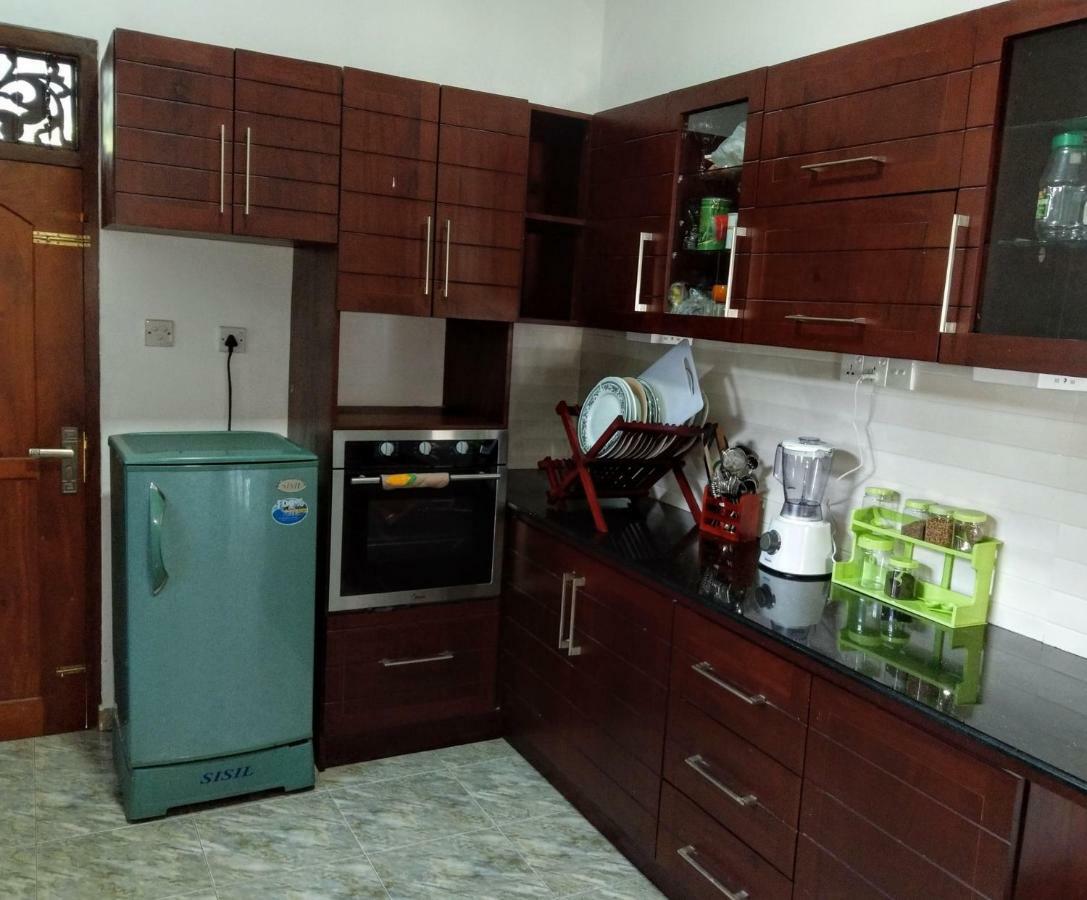 The Kaktus House At Airport Hostel Katunayaka Екстериор снимка